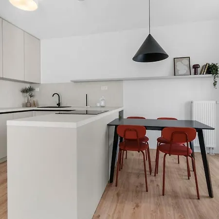 Slnecnice 2-bedroom On Floor 6 With 4 Balcony And Parking By Skyviews Bratislava