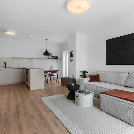Slnecnice 2-bedroom On Floor 6 With 4 Balcony And Parking By Skyviews * براتسيلافا