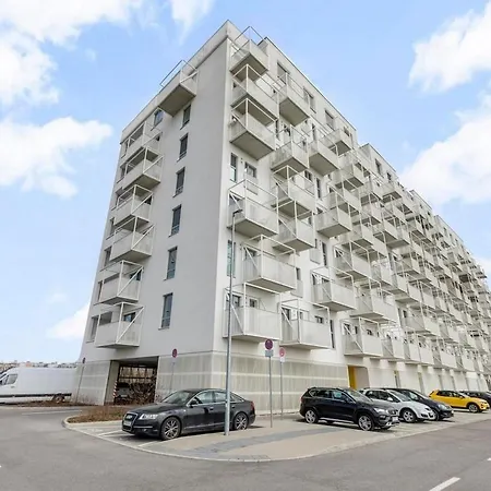 Slnecnice 2-bedroom On Floor 6 With 4 Balcony And Parking By Skyviews