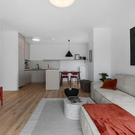 شقة Slnecnice 2-bedroom On Floor 6 With 4 Balcony And Parking By Skyviews براتسيلافا