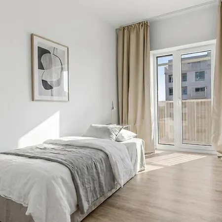 Slnecnice 2-bedroom On Floor 6 With 4 Balcony And Parking By Skyviews * براتسيلافا